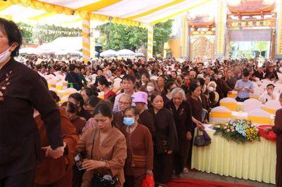 Đông đảo tăng ni, phật tử dự Đại lễ Phật đản tại Thái Nguyên