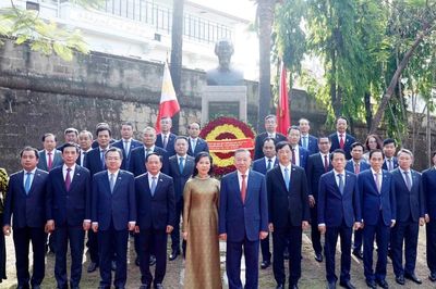 Tổng Bí thư, Chủ tịch nước Tô Lâm dâng hoa tại Tượng đài Chủ tịch Hồ Chí Minh, Philippines