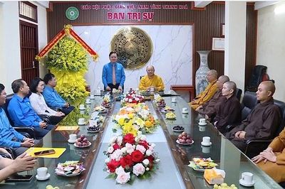 Chúc mừng Phật đản, tặng quà cho công nhân ở Thanh Hóa