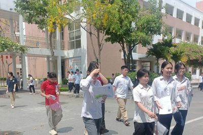 Sáng 31/5, gần 125.000 học sinh Hà Nội hoàn thành bài thi môn Toán vào 10