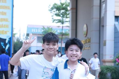 Sĩ tử Hà Nội thở phào nhẹ nhõm hoàn tất Kỳ thi vào lớp 10