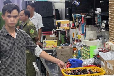 Phát hiện cơ sở sản xuất bộ kích điện dùng để đánh bắt thủy sản
