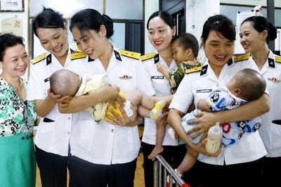 Tết thiếu nhi 1/6: Bộ đội Cụ Hồ thắp lửa yêu thương