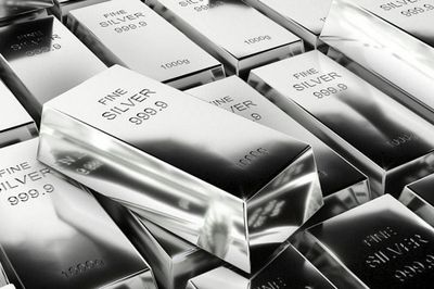 Giá bạc giằng co trước áp lực lãi suất và đồng USD
