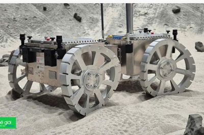 Robot sao Hỏa học cách 'bơi' trong cát như thằn lằn sa mạc