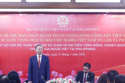 Tổng Bí thư, Chủ tịch nước và Phu nhân gặp cộng đồng người Việt tại Philippines