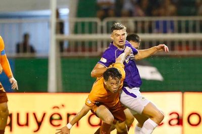 Vòng 25 V-League: Hà Nội FC thua sốc Hoàng Anh Gia Lai, PVF-CAND 'mơ' trụ hạng