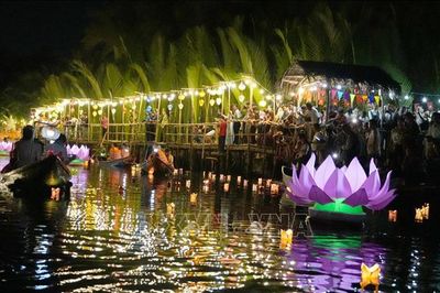 Lung linh 'Lễ hội hoa đăng - Huyền ảo đêm rừng dừa'