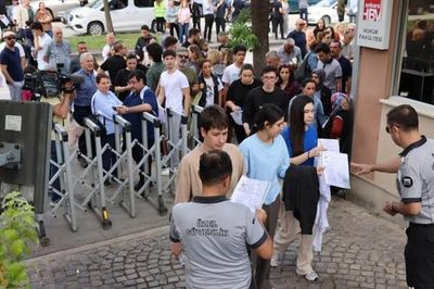 Vì sao kỳ thi này trở thành nỗi ám ảnh của hàng triệu học sinh mỗi năm?