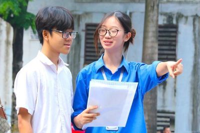 Hơn 124.000 thí sinh Hà Nội bước vào môn Toán, khép lại kỳ thi vào lớp 10 công lập