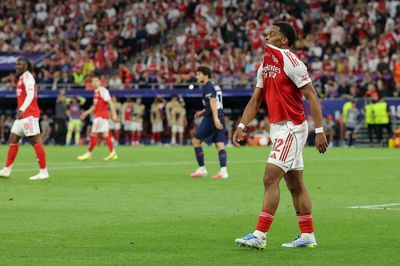 Thierry Henry không hiểu quyết định khiến Arsenal ôm hận trước PSG