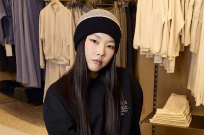 Siêu mẫu Han Hye Jin khoe vóc dáng săn chắc đáng ngưỡng mộ ở tuổi 42