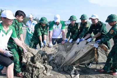 'Nghi Sơn Xanh' 2026: Gần 1.000 người chung tay làm sạch biển
