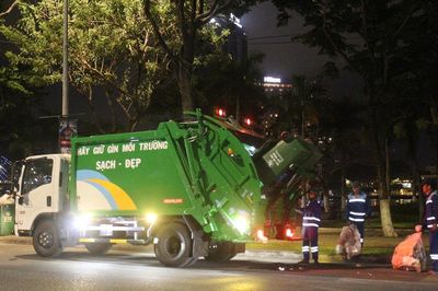 Thu gom, vận chuyển 33 tấn rác sau khai mạc DIFF 2026