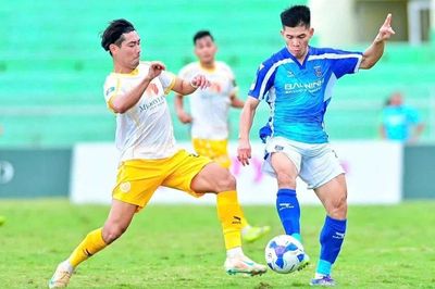 Bỏ lỡ nhiều cơ hội, Quy Nhơn United trắng tay trong ngày chia tay sân nhà