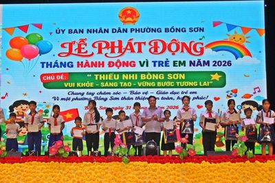 Phường Bồng Sơn tặng quà cho 400 trẻ em dịp Quốc tế thiếu nhi