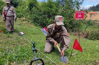 Lính công binh hồi sinh những vùng đất chết