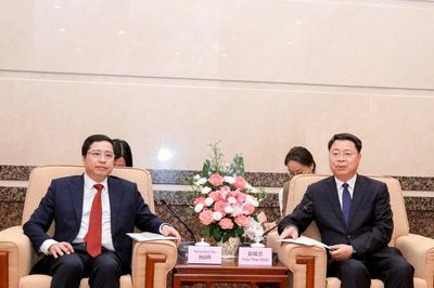 Bí thư Tỉnh ủy Lào Cai Dương Quốc Huy thăm và làm việc với lãnh đạo châu Hồng Hà