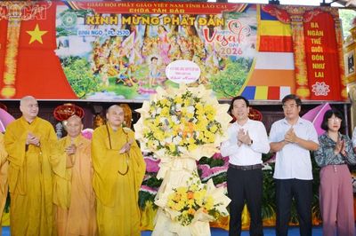 Trưởng Ban Tuyên giáo và Dân vận Tỉnh ủy Dương Đức Huy dự Lễ Phật đản tại Chùa Tân Bảo