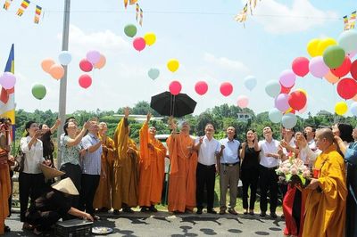 Đông đảo tăng ni, phật tử dự Đại lễ Phật đản Phật lịch 2570 tại chùa Tùng Lâm Ngọc Am