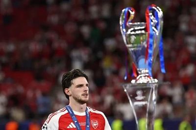 Thua PSG tại Champions League: Đã đến lúc Declan Rice tiếp quản băng thủ quân Arsenal?