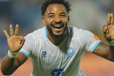Nguyễn Xuân Son lập hat-trick đẳng cấp giúp Nam Định thắng đậm SLNA 3-0