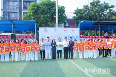 Gần 500 người đồng diễn chào mừng Ngày Quốc tế Yoga lần thứ 12