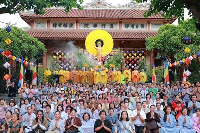 Thiền viện Vạn Hạnh (P.Đức Nhuận, TP.HCM) trang nghiêm cử hành Đại lễ Phật đản Phật lịch 2570