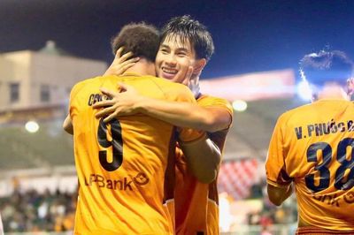 V-League: HAGL ngược dòng đánh bại Hà Nội FC