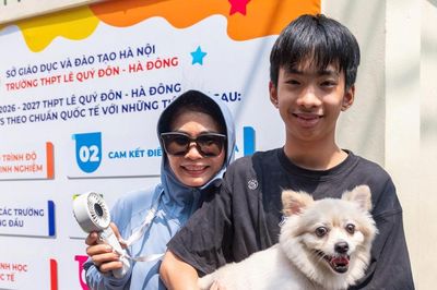 Muôn vàn cảm xúc khép lại ngày thi cuối cùng vào lớp 10 Hà Nội