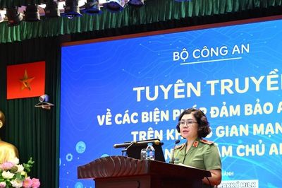 Xây dựng những 'đại sứ an toàn số' nhí trong Công an nhân dân