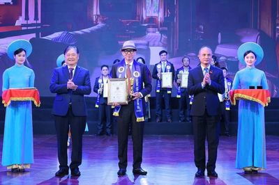 Vinh danh 142 đơn vị đạt thành tựu xuất sắc trong chuyển đổi số