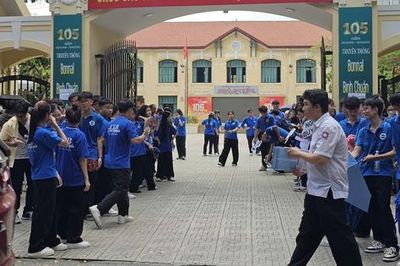 Hơn 61.700 thí sinh Hải Phòng bước vào môn thi đầu tiên của kỳ thi vào 10