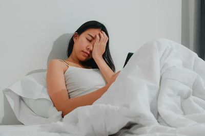 Ngủ đủ giấc mà sáng nào cũng kiệt sức? Cơ thể có thể đang phát tín hiệu cảnh báo sớm