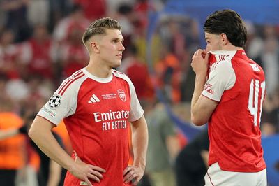 Arsenal thua chung kết C1: Mải mê câu giờ, thiếu chiều sâu đội hình