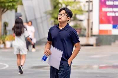 Hơn 123.600 thí sinh Hà Nội thi Toán, 2 em mang điện thoại vào phòng thi