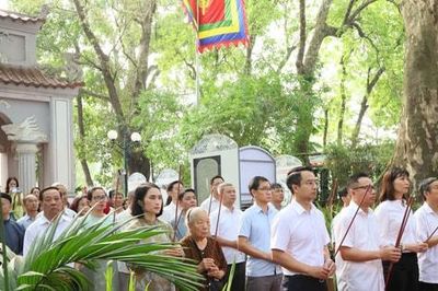 Phường Hoàn Kiếm: Dâng hương kỷ niệm 598 năm ngày Vua Lê Thái Tổ đăng quang