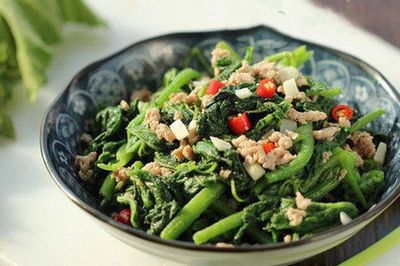 Nắng nóng đỉnh điểm, mẹ tôi cứ luân phiên nấu 4 món rau tươi mát này, ai ăn cũng khen ngon hoàn hảo lại 'xua' nóng bức