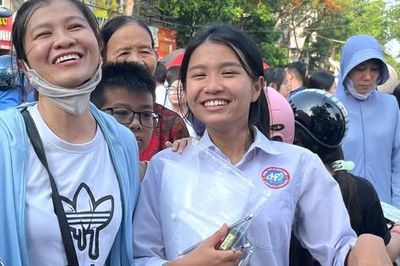 Thí sinh Hải Phòng 'thở phào' sau môn thi đầu tiên vào lớp 10