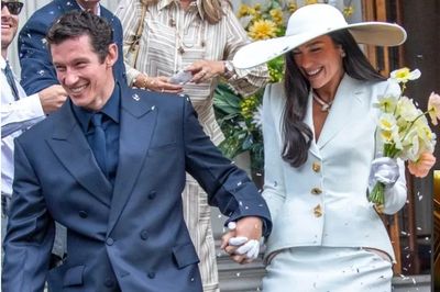 Dua Lipa tổ chức lễ cưới giản dị cùng bạn trai Callum Turner tại London