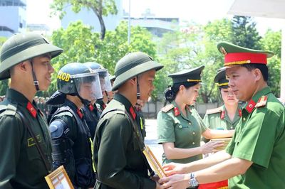Bế giảng khóa huấn luyện chiến sĩ nghĩa vụ Công an nhân dân năm 2026