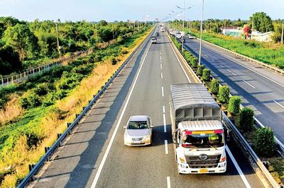 Khi logistics vẫn 'kẹt' trên đường bộ