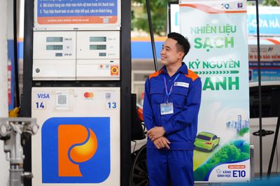 Petrolimex Sài Gòn tiên phong đưa xăng sinh học E10 vào cuộc sống
