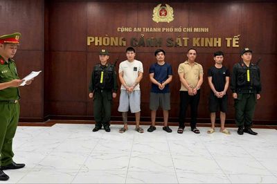 Khởi tố 4 người sản xuất hơn 1.000 tấn giá đỗ ngâm hóa chất cấm