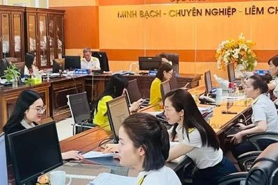 Khơi thông động lực tăng trưởng từ cải cách thể chế