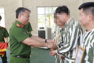 Trại tạm giam Công an tỉnh Lạng Sơn công bố quyết định đặc xá đối với 33 phạm nhân
