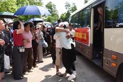 Bắc Ninh: 227 phạm nhân tại trại giam Ngọc Lý nhận Quyết định đặc xá - khởi đầu con đường hướng thiện