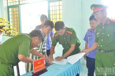 Đồng Tháp: Trao Quyết định đặc xá của Chủ tịch nước cho phạm nhân trại giam và tạm giam