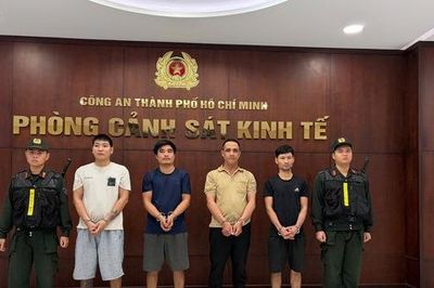 Công an TPHCM bắt 4 người làm giá đỗ sử dụng nước 'kẹo'