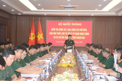 Thượng tướng Nguyễn Văn Gấu làm việc tại Bộ CHQS Thanh Hóa